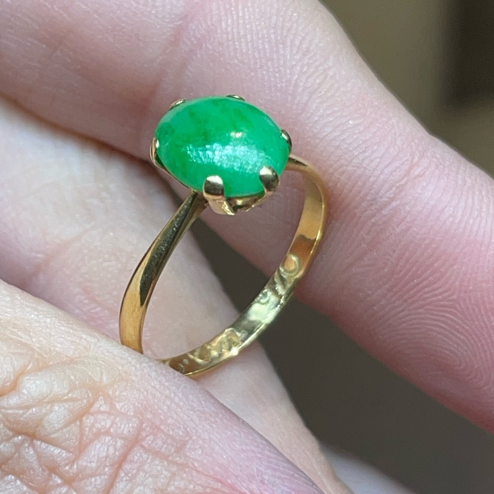 Vintage 18k gold Jade Ring - Size 6